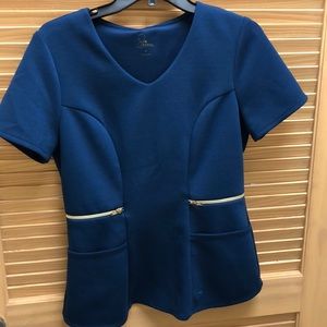 Jaanuu scrub top size medium